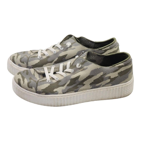 Madden NYC Camo Print Lace-Up Platform Sneakers Size 9W Casual Street Style - Picture 4 of 10